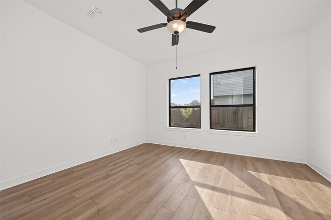 Building Photo - 16915 Chapel Knox Dr