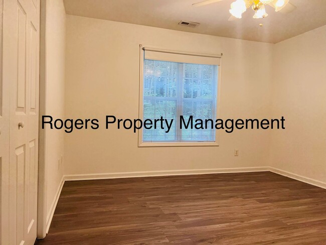 Building Photo - 2950 Trailwood Pines Ln
