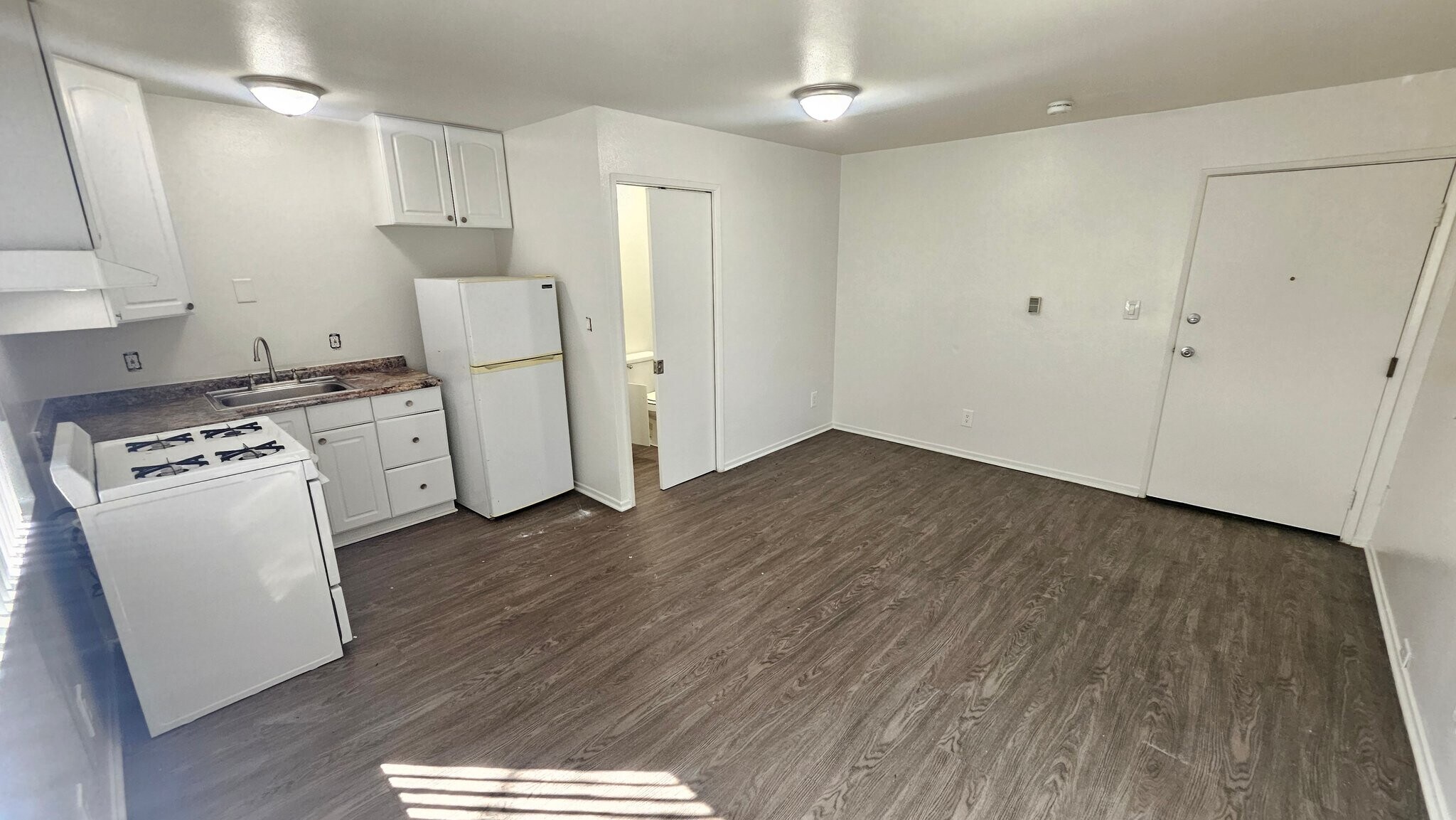 Building Photo - 1750 S Longwood Ave