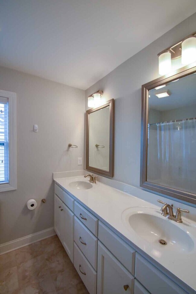 Building Photo - HOUSE FOR RENT 2319 GREAT LAUREL COURT