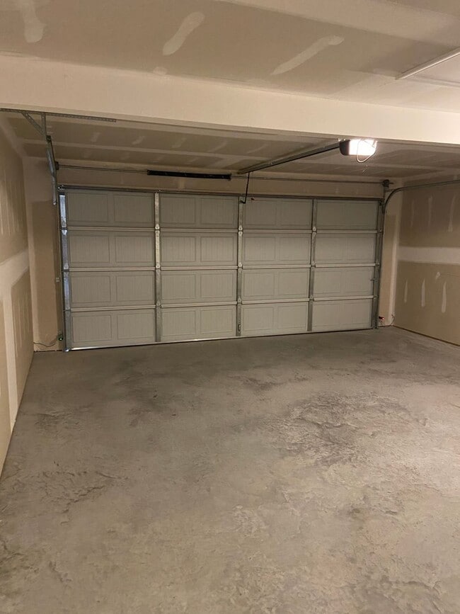 Building Photo - *Pre-leasing* Four Bedroom | Two Bathroom ...