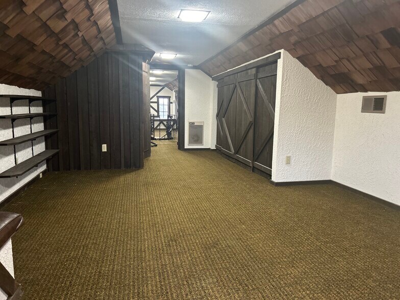 Building Photo - 547 N Broadway St