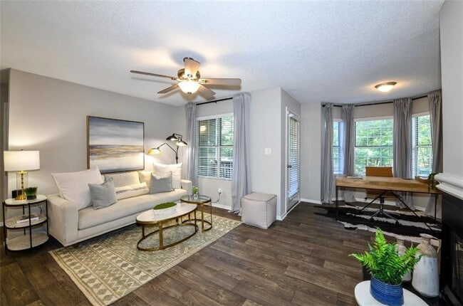 Building Photo - 670 Thornton Rd