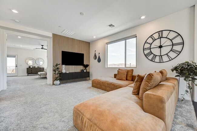 Building Photo - Stunning Fully Furnished 5-Bedroom Home in...