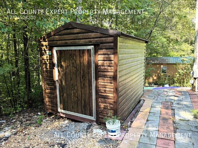 Building Photo - Modular Home Backs to Lake Lanier