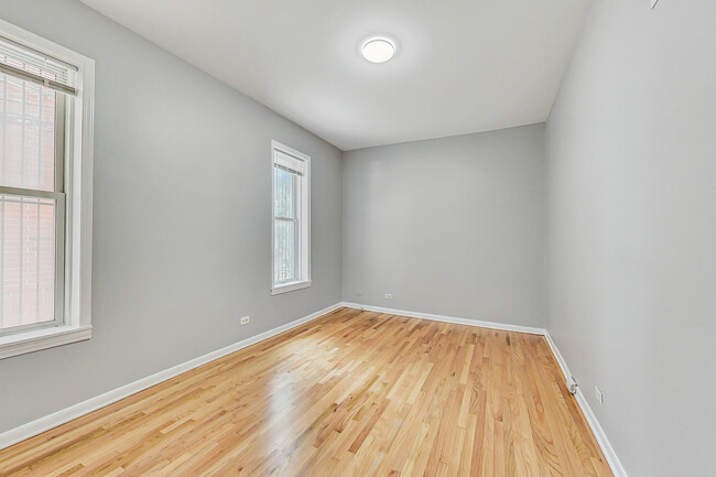 Building Photo - 864 W Aldine Ave