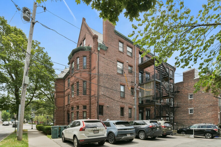 Building Photo - 1774 Beacon St