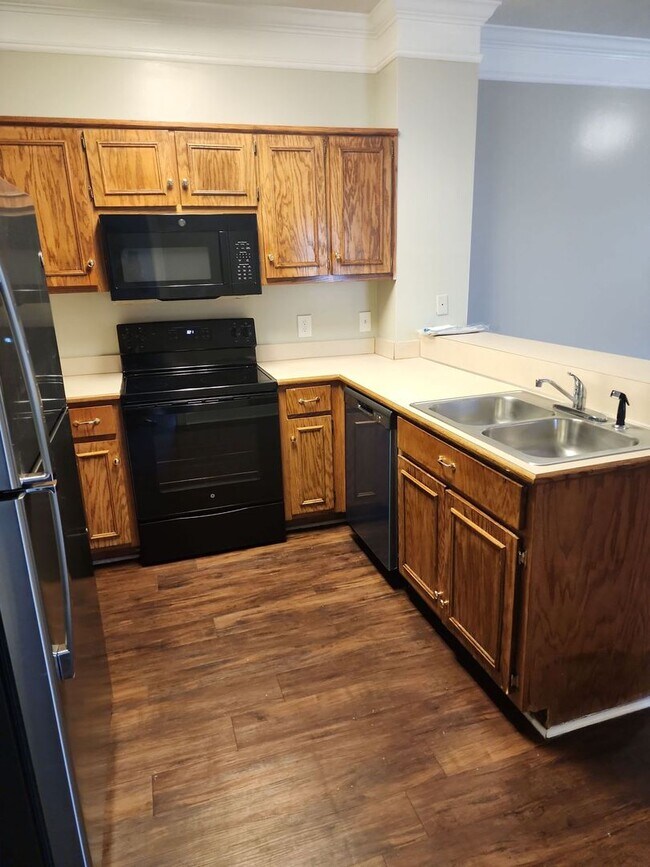 Building Photo - Prime North Columbus Location – 3 Bedrooms, 2 Baths - COMING SOON!