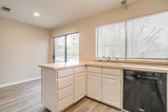Building Photo - 5947 Chimney Wood Cir