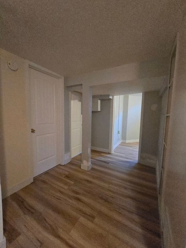 Building Photo - 135 Custer Ave