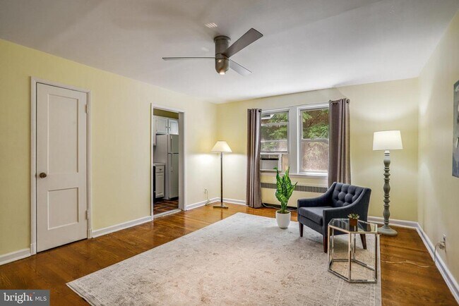 Building Photo - 4004 Beecher St NW