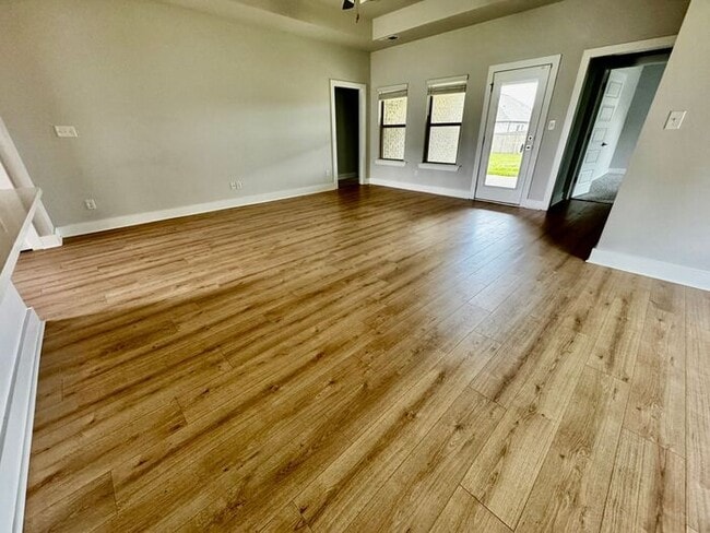 Building Photo - Home in Tech Corridor with office