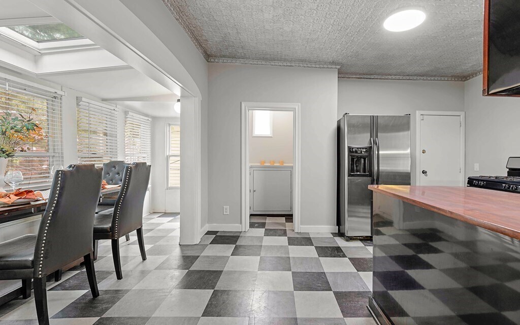 Building Photo - 80 Irving St