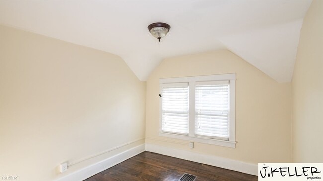 Building Photo - 4 br, 2 bath House - 221 W Mosley St