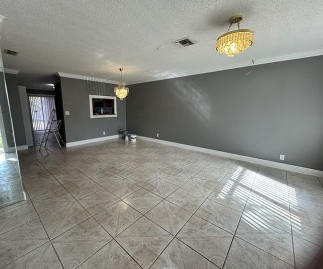 Building Photo - 7347 Pinedale Dr