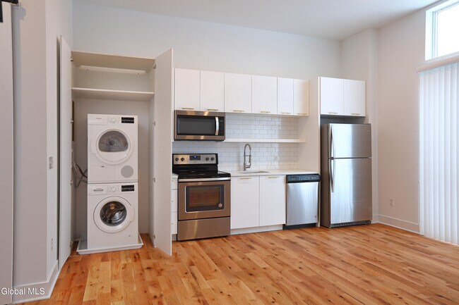Building Photo - 308 Excelsior Ave