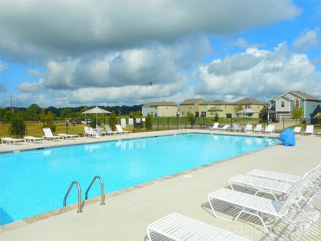 Building Photo - 3058 Eastcott Ave