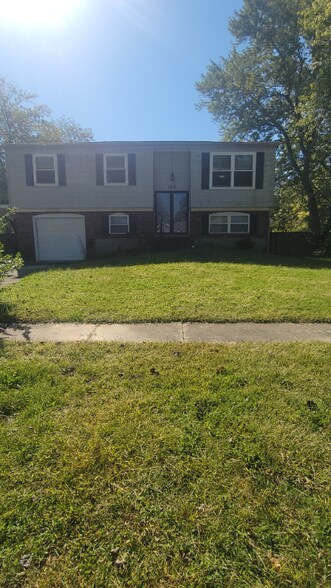 Primary Photo - 102 Glissade Dr