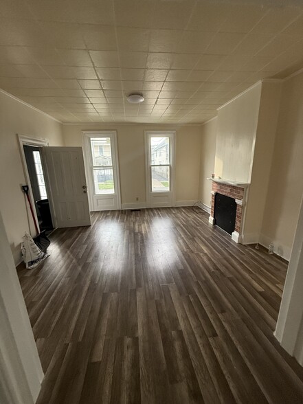 Building Photo - 1119 Saint Vincent St