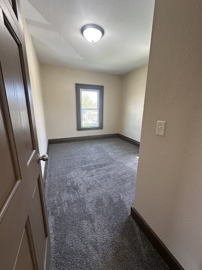 Building Photo - 316 Linn St