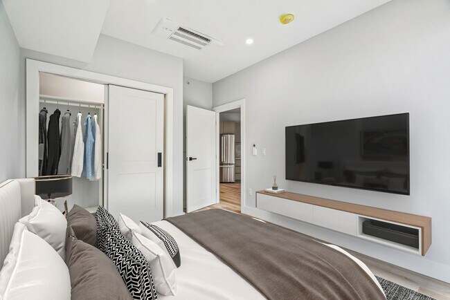 Building Photo - Stunning Studio Apartment in University City