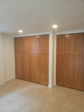 Building Photo - Spacious 2 Bedroom/ 1 bath lower unit in D...