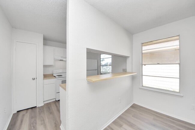 Building Photo - 23326 Prairie Bird Dr