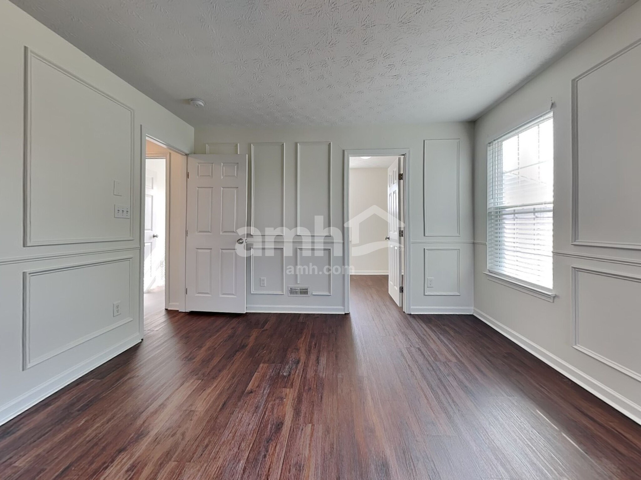 Building Photo - 156 Haverstraw Pl