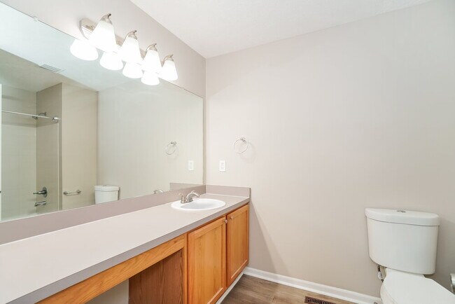 Building Photo - 238 Oxford Dr SW