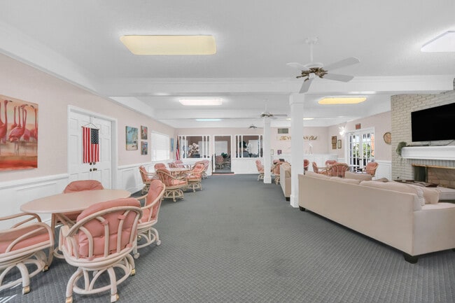 Building Photo - 406 S Cypress Rd