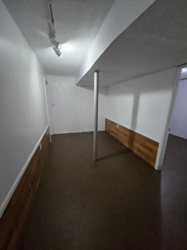 Building Photo - 3 bed 1 bath with partially finished basem...