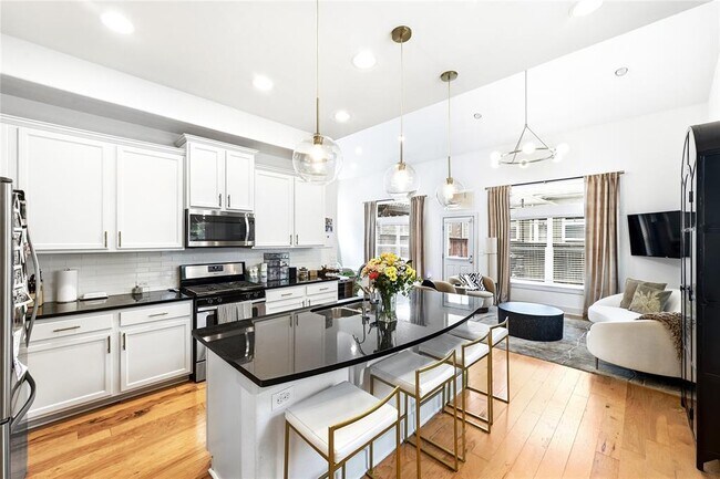 Building Photo - 2306 Capulet St