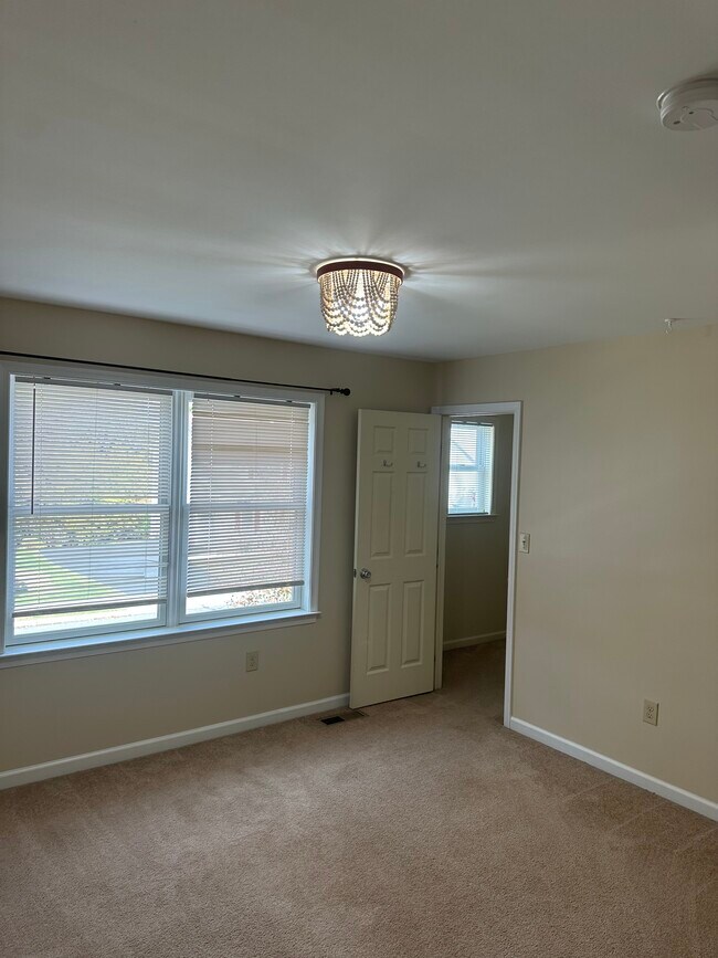 Building Photo - 30 Millbrook Court