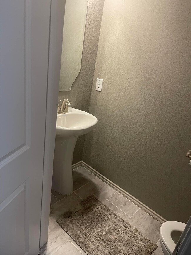 Building Photo - 1917 Barrel Oak Dr