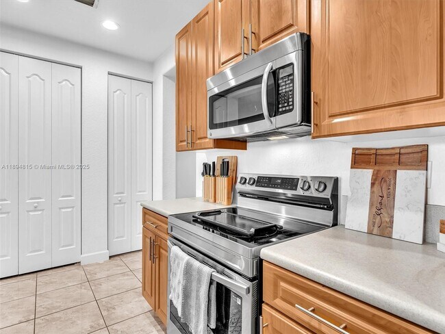 Building Photo - 476 SW 147th Ave