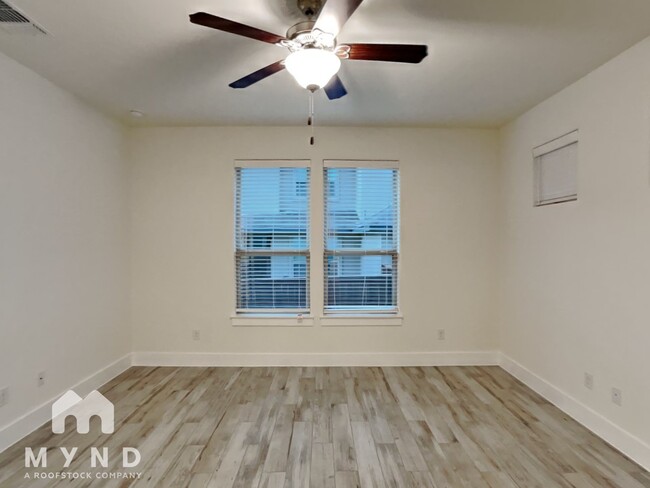 Building Photo - 407 Parkline Dr