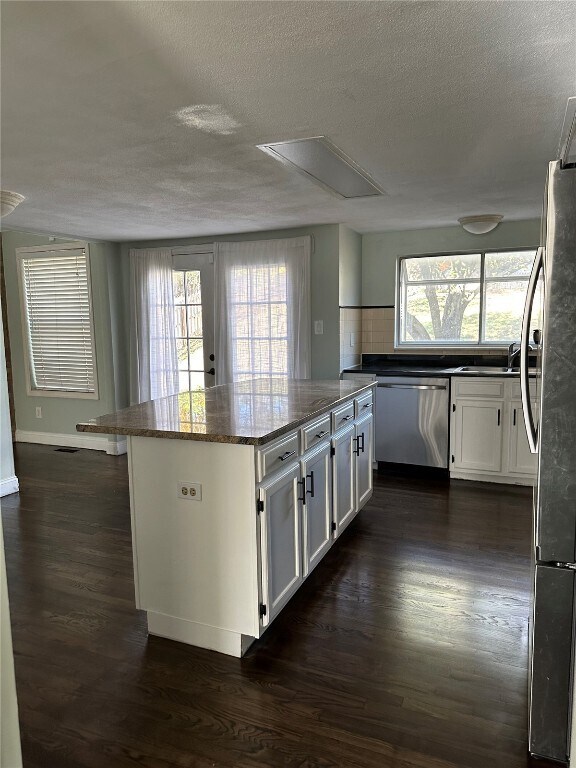 Building Photo - 16407 Westglen Farms Dr