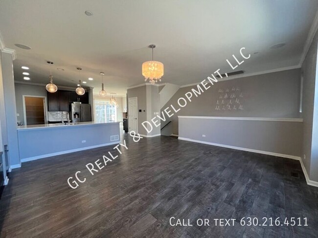 Building Photo - ***  NEWER CONST / FULL SIZED W&D IN UNIT ...