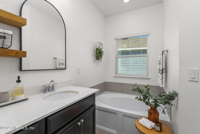Building Photo - 9686 Lovage Ln