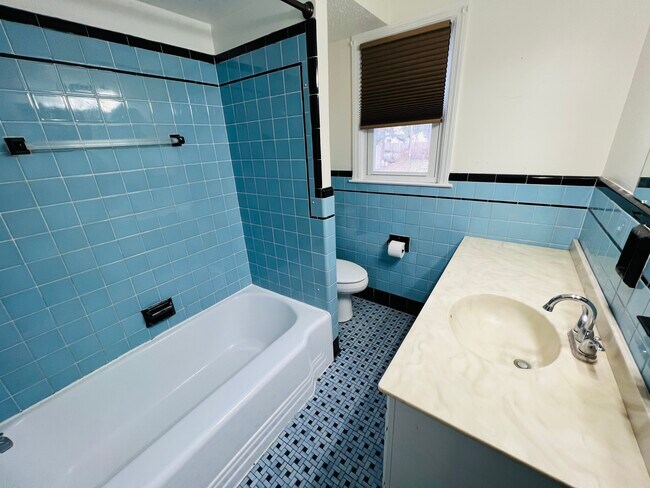 Building Photo - 1829 Osterlitz Ave