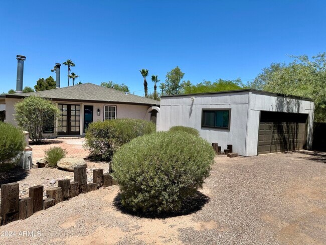 Building Photo - 5634 E Wilshire Dr