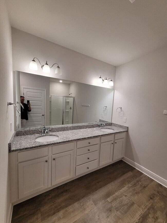 Building Photo - Bridge Harbor!  4 bedroom 2 bath home with...