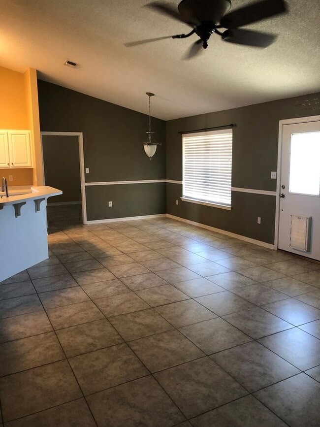 Building Photo - Available July 14, 2026 – 4 Bedroom Home in Navarre!