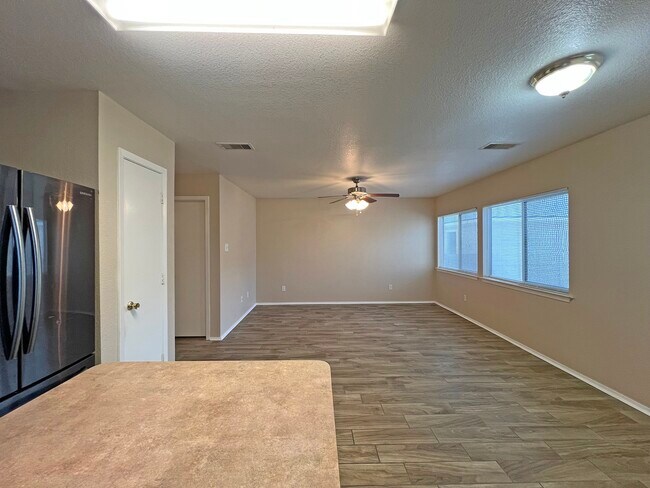 Building Photo - 21016 Alden's Oak