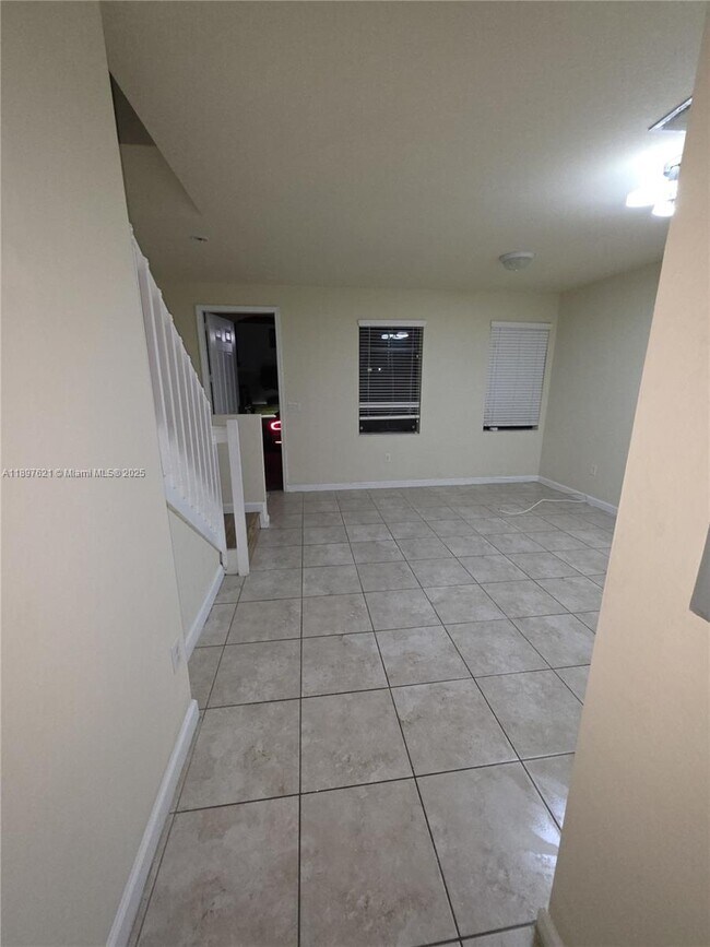 Building Photo - 528 SE 32nd Ave