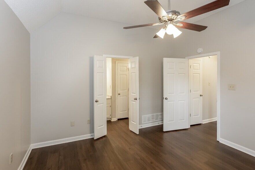 Building Photo - 7842 Benton Dr