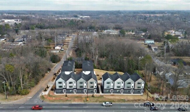 Building Photo - 1110 Ivan Dr