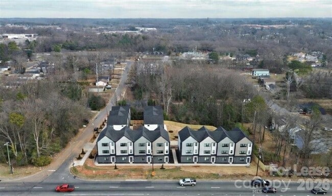 Building Photo - 3440 Brookshire Blvd