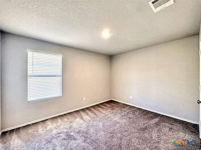 Building Photo - 506 Blue Stem Rd