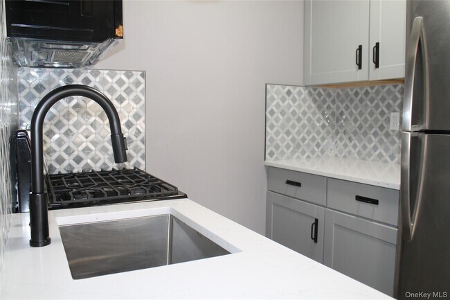 Building Photo - 303 Barclay Manor